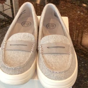 Grey felt Loafers! Like new!